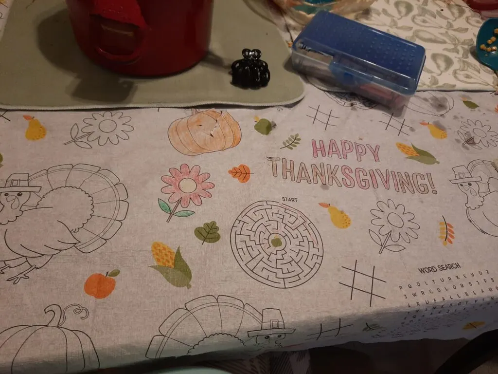 thanksgiving table cloth coloring activity for toddlers and preschoolers 
