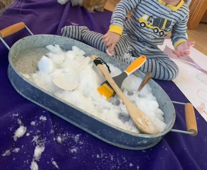  snow sensory bin for toddlers indoors 