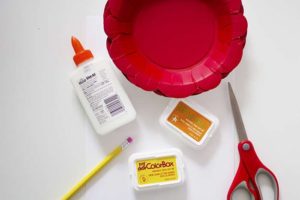 Paper Plate Fingerprint Flower Craft - My Bored Toddler