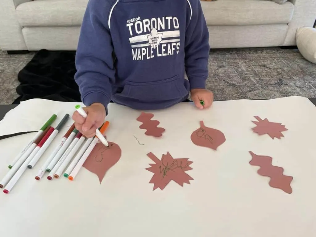coloring and tracing leaves fall activity toddlers 