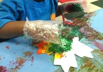 bubble wrap leaf painting craft 