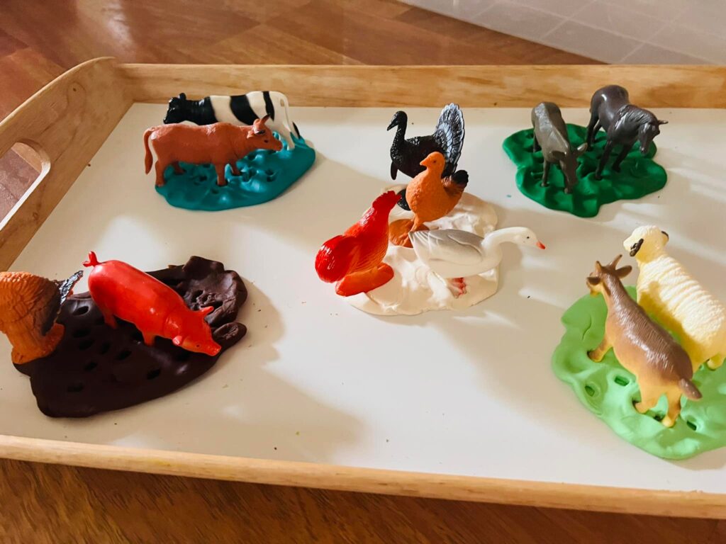 farm playdough tray for toddlers 
