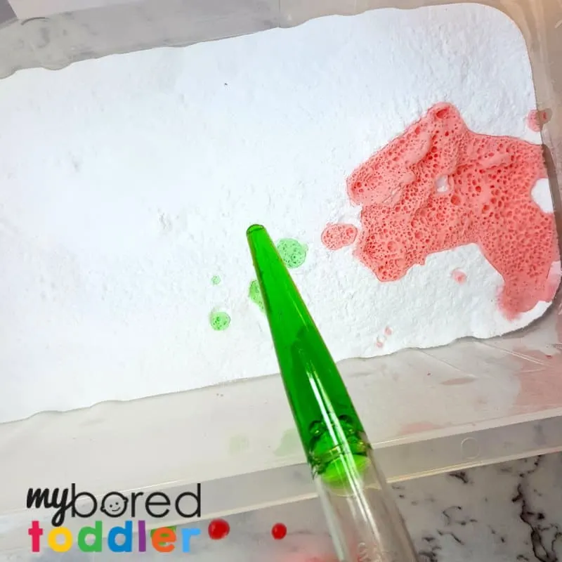 fizzing colorful sensory bin for toddlers with baking soda and vinegar