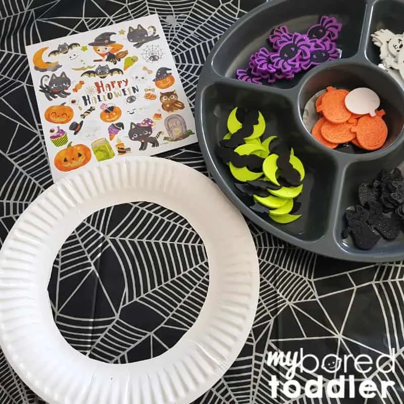 easy halloween sticker wreath for toddlers step 1