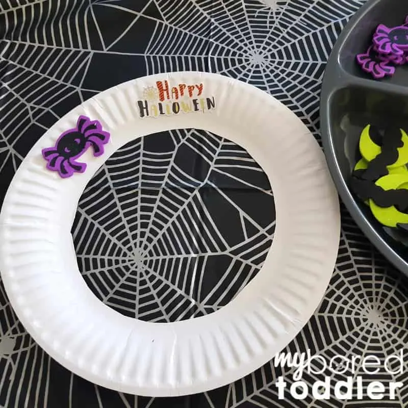 easy halloween sticker wreath for toddlers step 2