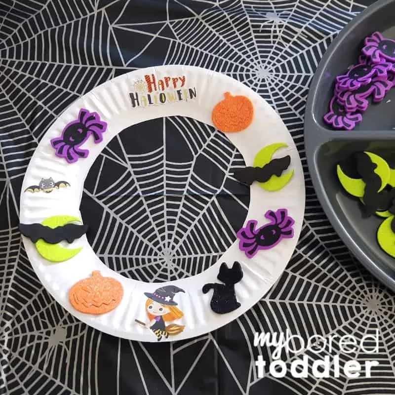 easy halloween sticker wreath for toddlers step 3