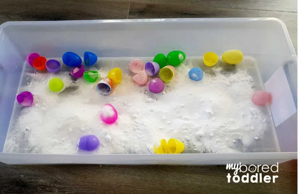 easter fizzing sensory bin for toddlers 1