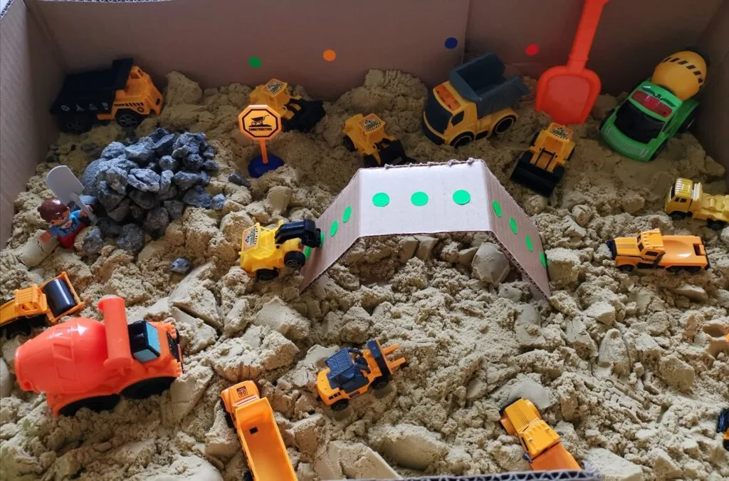 Construction site sensory bin using kinetic sand