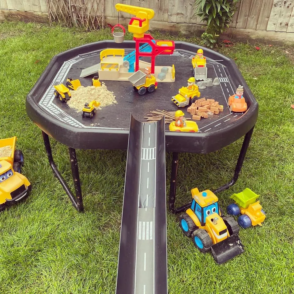 construction themed sensory tuff tray 