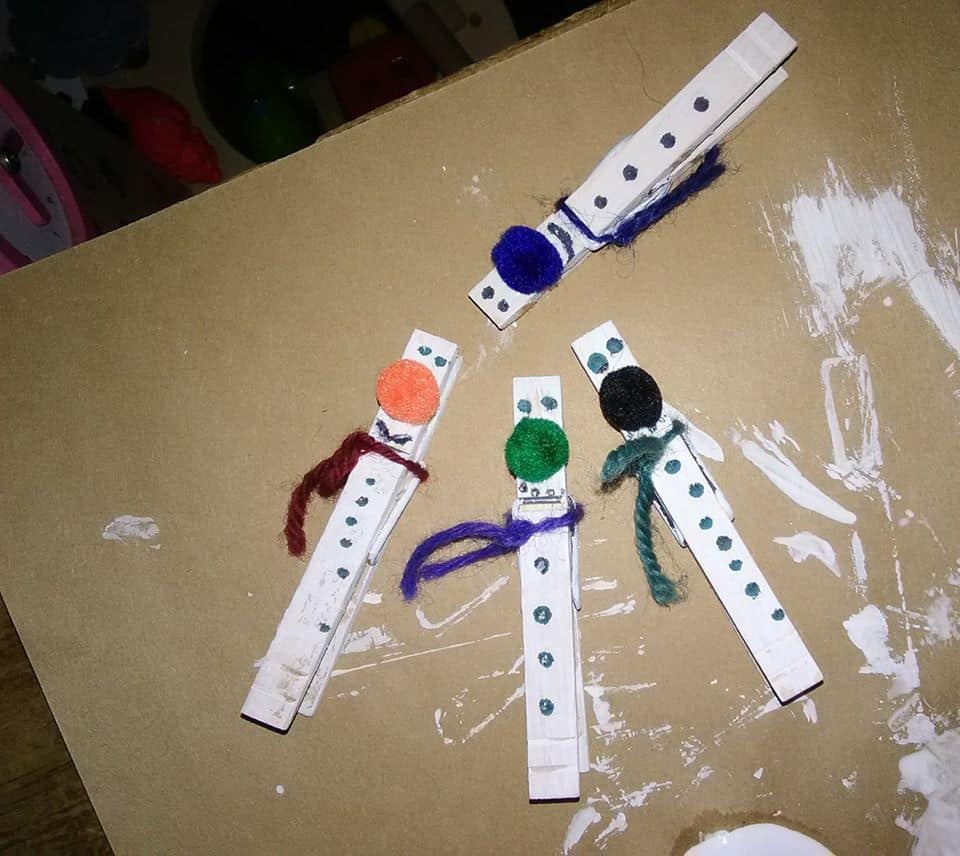 snomwan painted pegs toddler Christmas activity 