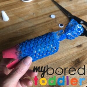 Bubble Wrap Toilet Roll Fish - My Bored Toddler Toddler Fun!