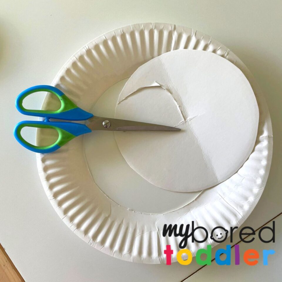 Paper Plate Pasta Wreath - My Bored Toddler Simple & Easy!