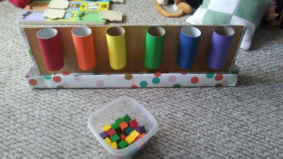 color sorting blocks for toddlers using toilet rolls and small blocks - easy toddler activity 