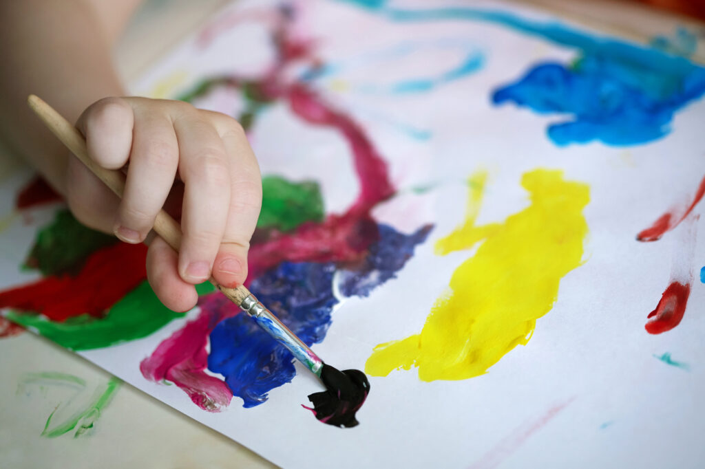 EASY TODDLER PAINTING ACTIVITY: PAINT WITH HOUSEHOLD ITEMS * Moms