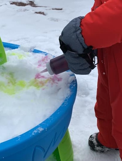 painting in the snow for toddlers at winter