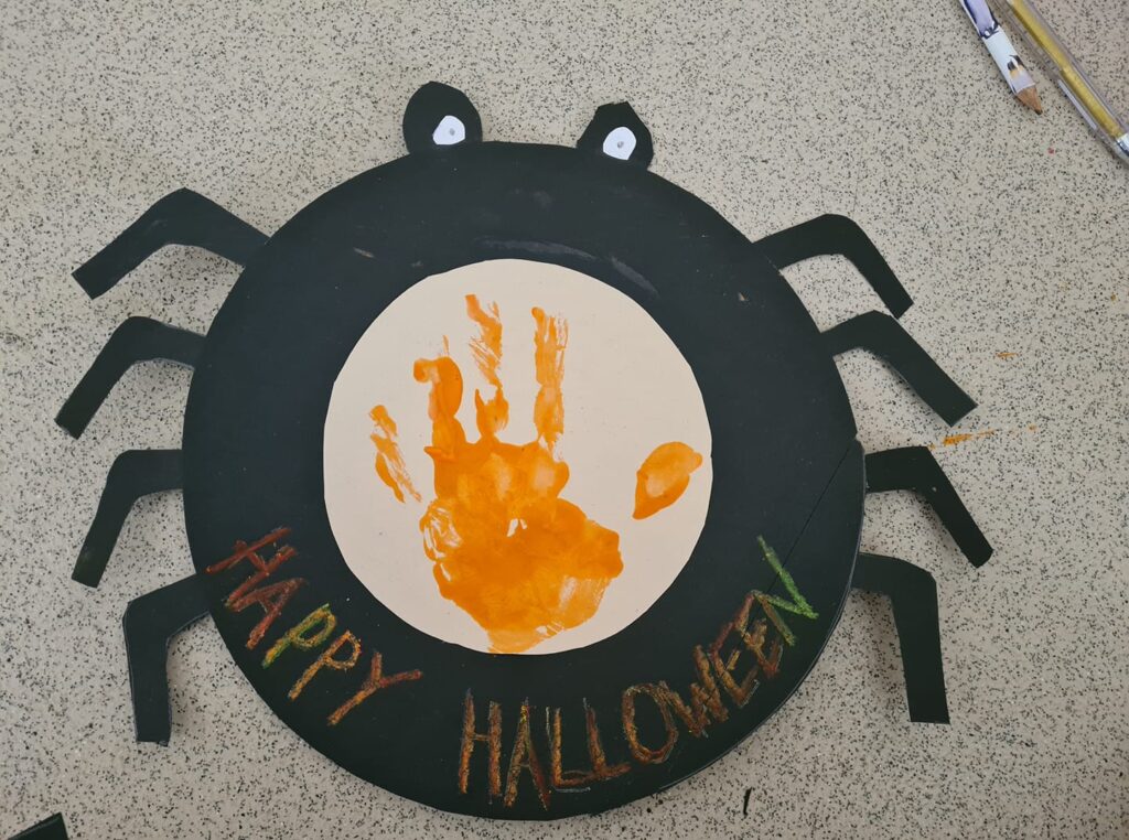 spider craft with cardboard or paper plate for toddlers preschool 